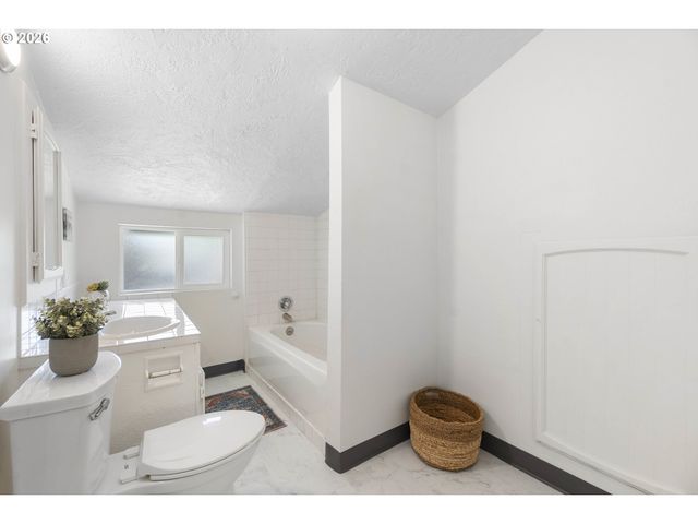 11122 Ne WYGANT St, Portland, OR 97220