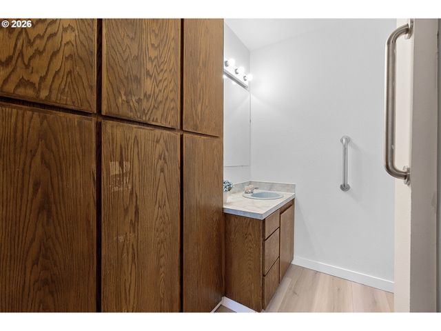 11122 Ne WYGANT St, Portland, OR 97220
