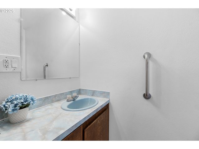 11122 Ne WYGANT St, Portland, OR 97220