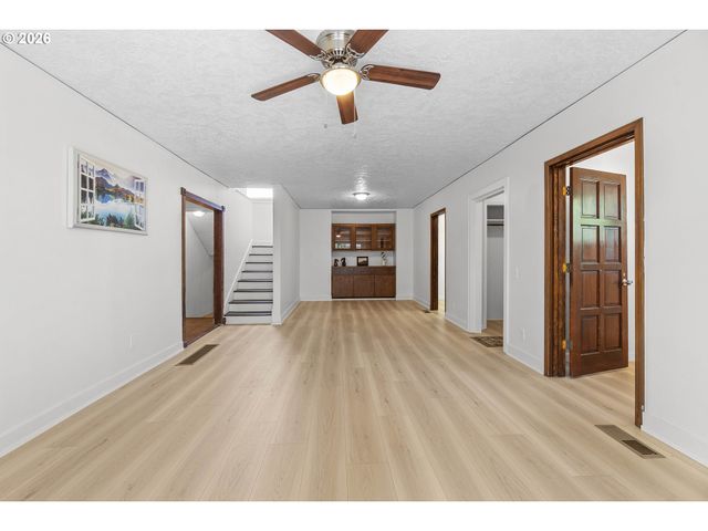 11122 Ne WYGANT St, Portland, OR 97220