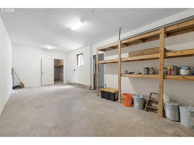 11122 Ne WYGANT St, Portland, OR 97220
