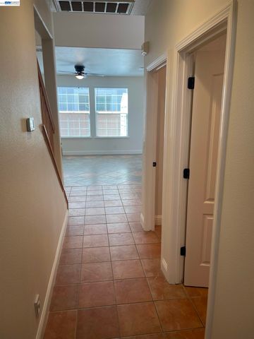 2432 Tennis Ln, Tracy, CA 95377