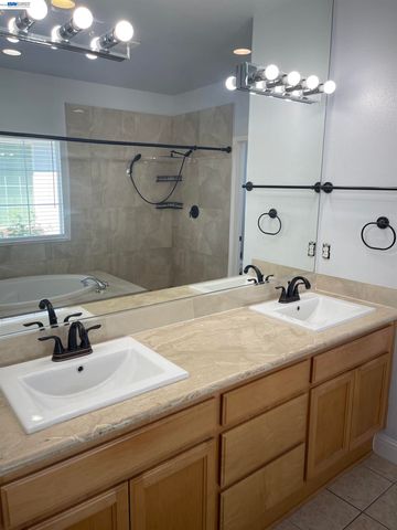 2432 Tennis Ln, Tracy, CA 95377