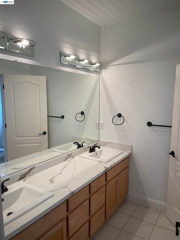 2432 Tennis Ln, Tracy, CA 95377