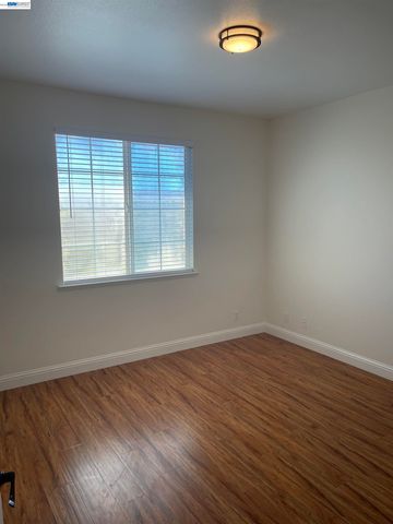 2432 Tennis Ln, Tracy, CA 95377