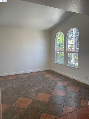 2432 Tennis Ln, Tracy, CA 95377