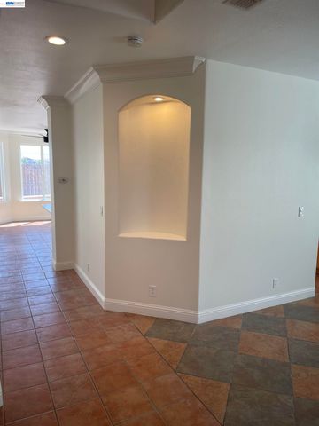 2432 Tennis Ln, Tracy, CA 95377