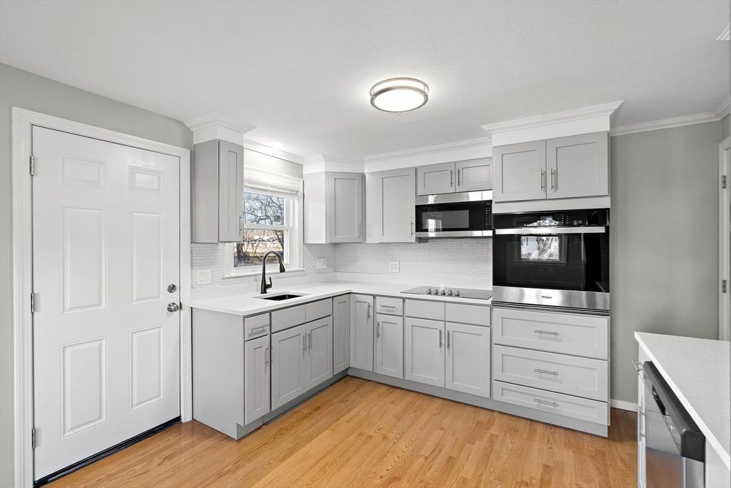 2 Starbird Ave 2, Boston, MA 02131