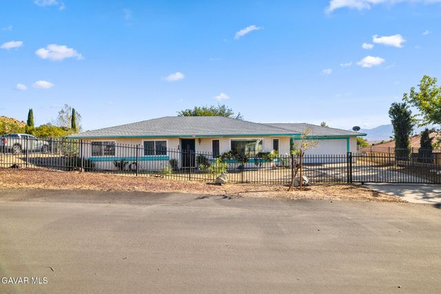 17322 Longmeadow Avenue, Lake Los Angeles, CA 93591