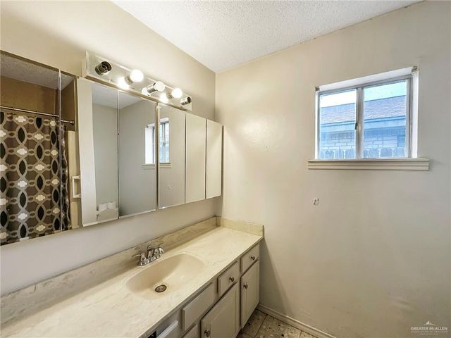 2417 W Iris Avenue, Mcallen, TX 78501