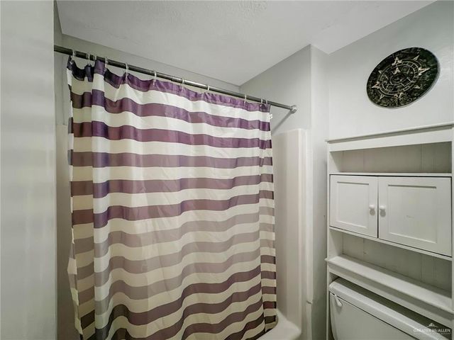 2417 W Iris Avenue, Mcallen, TX 78501