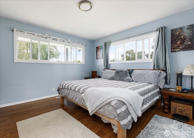 462 SE Quaker Street, Oak Harbor, WA 98277