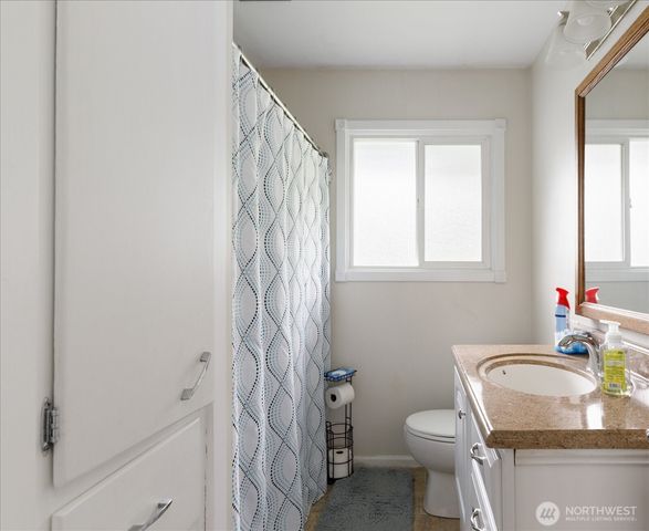 462 SE Quaker Street, Oak Harbor, WA 98277