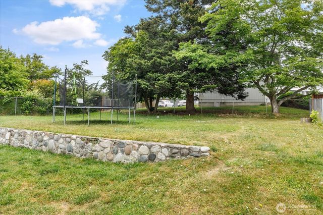 462 SE Quaker Street, Oak Harbor, WA 98277
