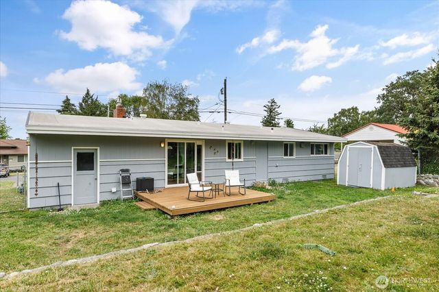 462 SE Quaker Street, Oak Harbor, WA 98277