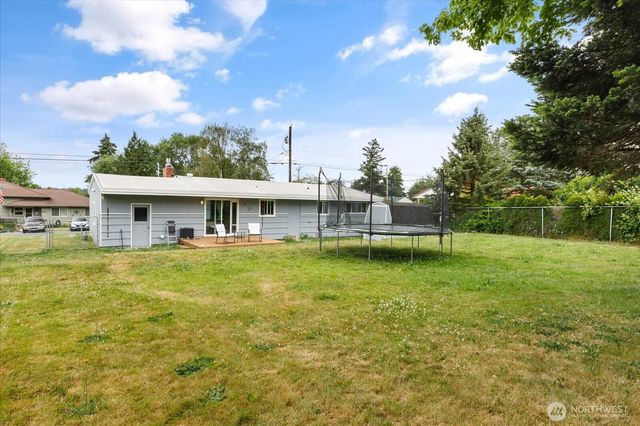 462 SE Quaker Street, Oak Harbor, WA 98277