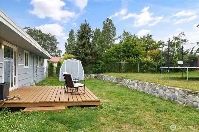 462 SE Quaker Street, Oak Harbor, WA 98277