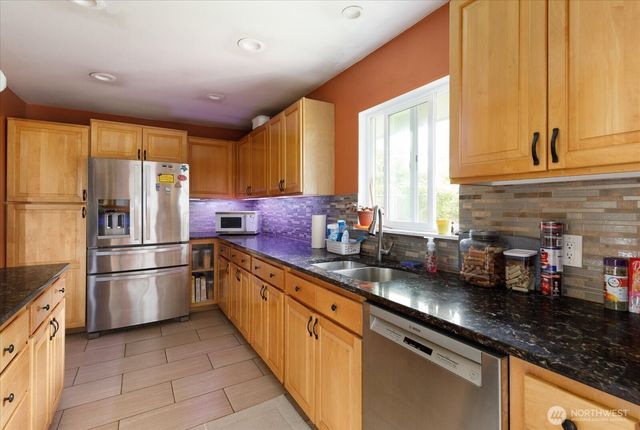 462 SE Quaker Street, Oak Harbor, WA 98277