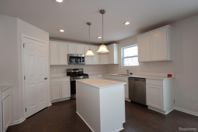 709 Whisperwood Way, Chelsea, MI 48118