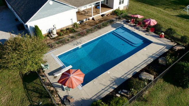 610 Rolling Meadows Ln, Rickman, TN 38580