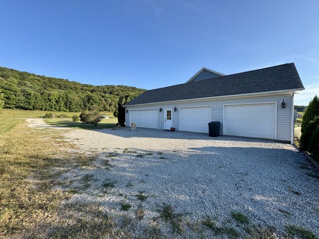 610 Rolling Meadows Ln, Rickman, TN 38580