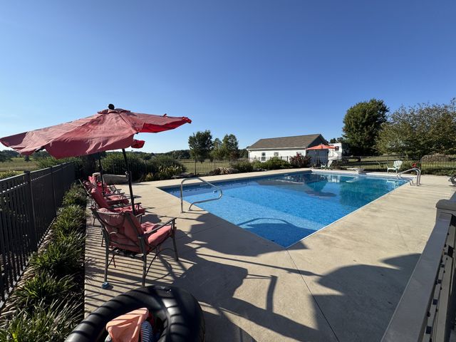 610 Rolling Meadows Ln, Rickman, TN 38580