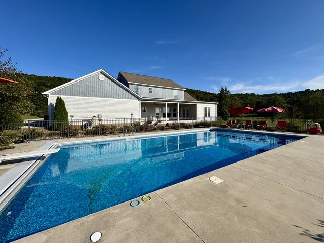 610 Rolling Meadows Ln, Rickman, TN 38580