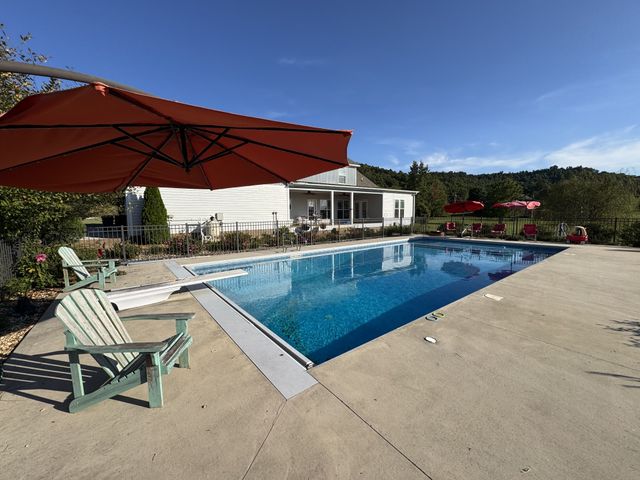 610 Rolling Meadows Ln, Rickman, TN 38580