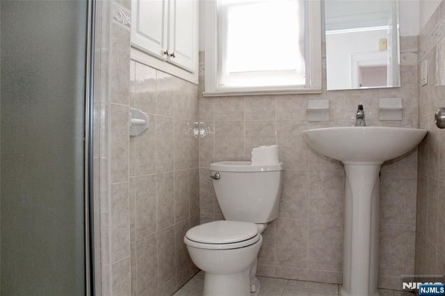 424 Lafayette Ave 1st Floor, Hawthorne, NJ 07506