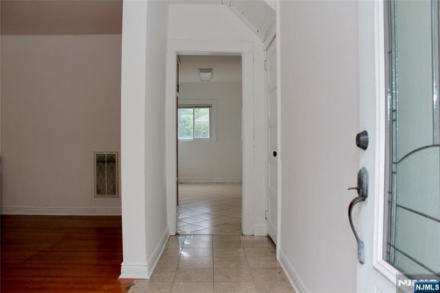 424 Lafayette Ave 1st Floor, Hawthorne, NJ 07506