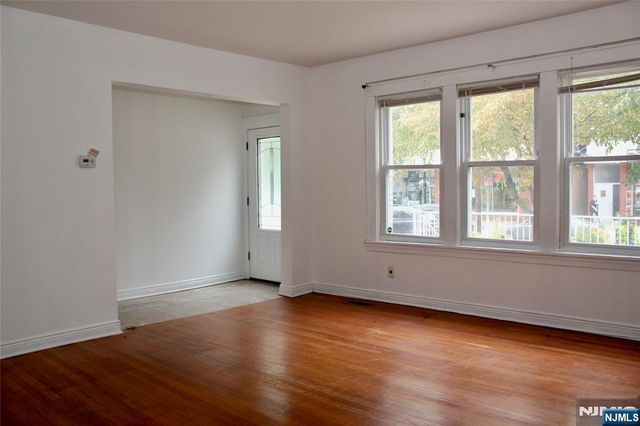 424 Lafayette Ave 1st Floor, Hawthorne, NJ 07506