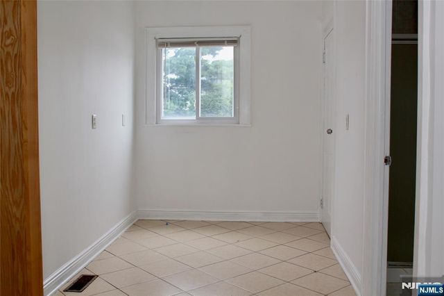 424 Lafayette Ave 1st Floor, Hawthorne, NJ 07506