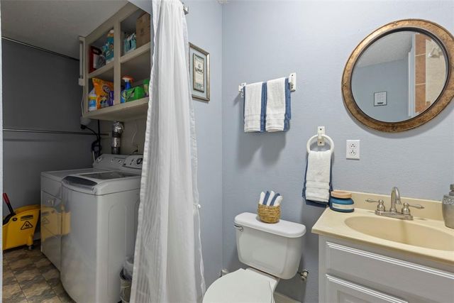 329326 E 1021 Road, Harrah, OK 73045