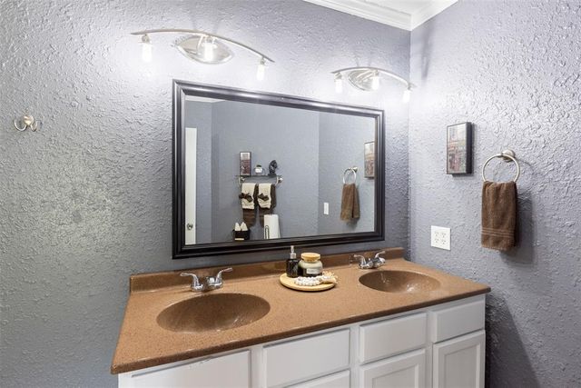 329326 E 1021 Road, Harrah, OK 73045