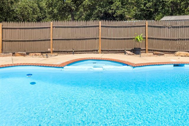 329326 E 1021 Road, Harrah, OK 73045