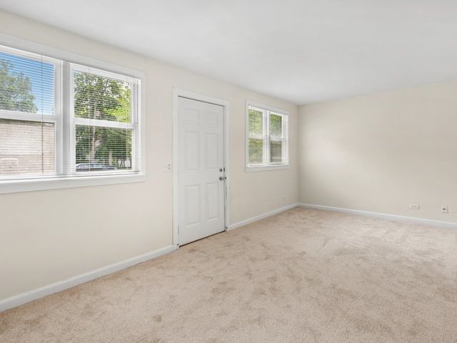 1006 Pine Street, Fox River Grove, IL 60021