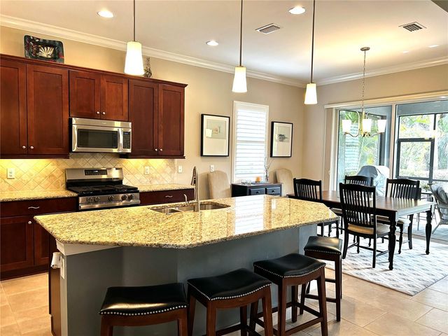 5033 LAKE OVERLOOK AVENUE, Bradenton, FL 34208