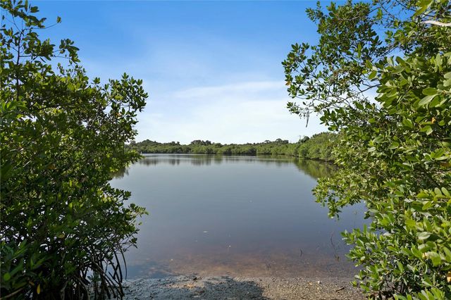 5033 LAKE OVERLOOK AVENUE, Bradenton, FL 34208