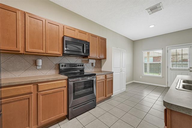 206 Range Lane, Baytown, TX 77523