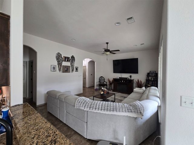 1307 Cochise Trail, Granbury, TX 76048