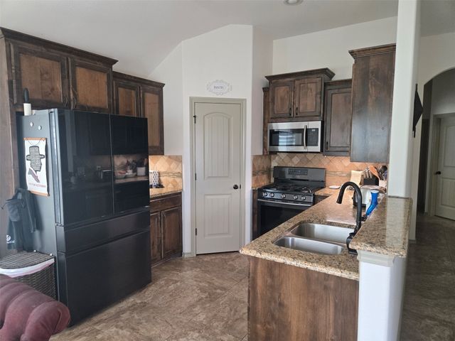 1307 Cochise Trail, Granbury, TX 76048