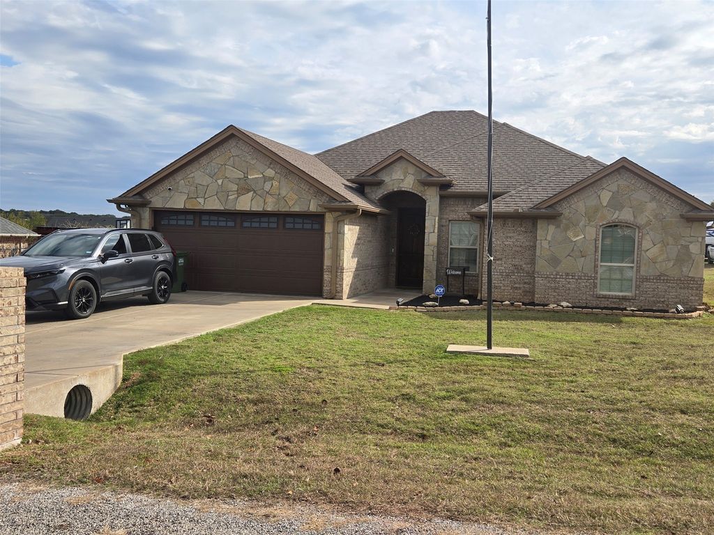 1307 Cochise Trail, Granbury, TX 76048
