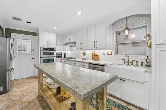 5531 Lymbar Drive, Houston, TX 77096