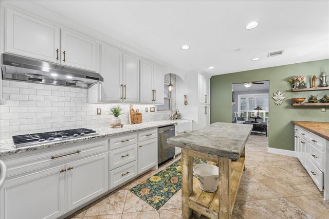 5531 Lymbar Drive, Houston, TX 77096