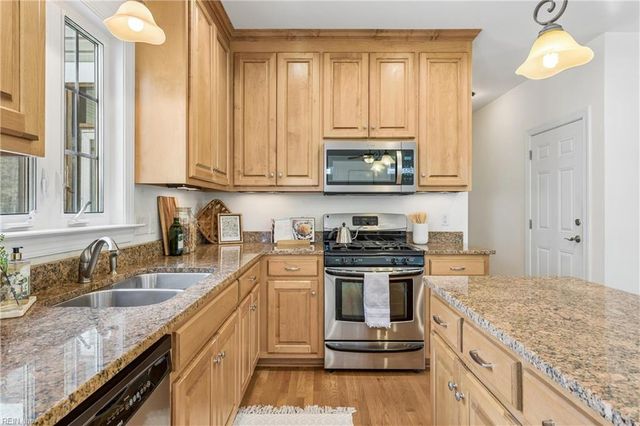 208 Tabb LN, Yorktown, VA 23693