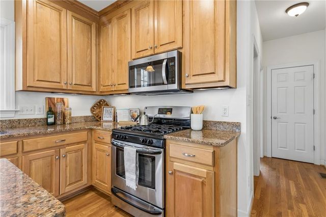 208 Tabb LN, Yorktown, VA 23693