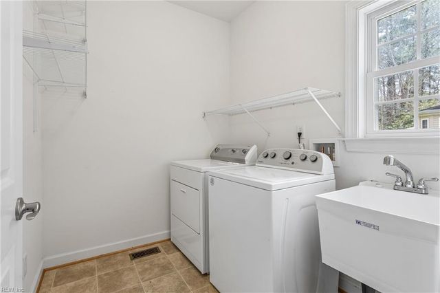 208 Tabb LN, Yorktown, VA 23693