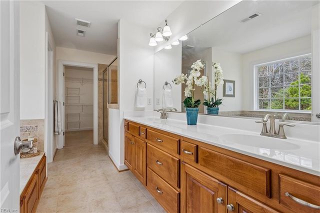 208 Tabb LN, Yorktown, VA 23693