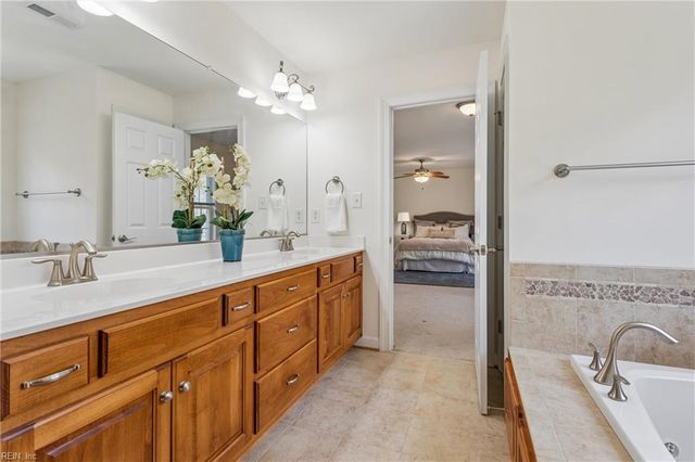 208 Tabb LN, Yorktown, VA 23693