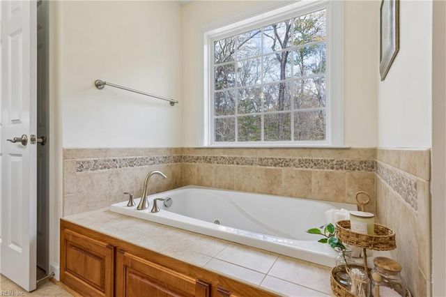 208 Tabb LN, Yorktown, VA 23693